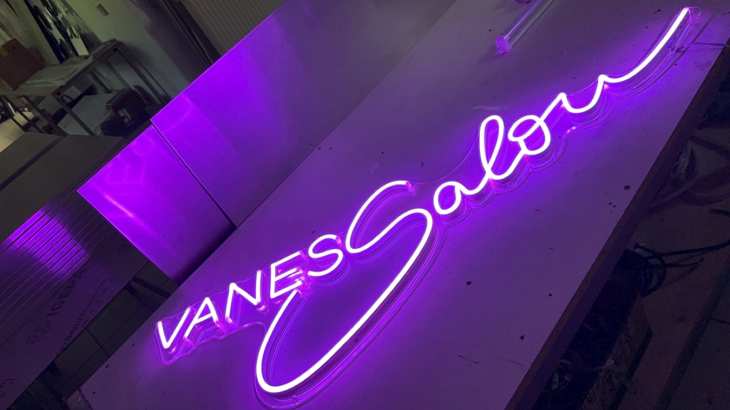 LED-Neon Schriftzüge