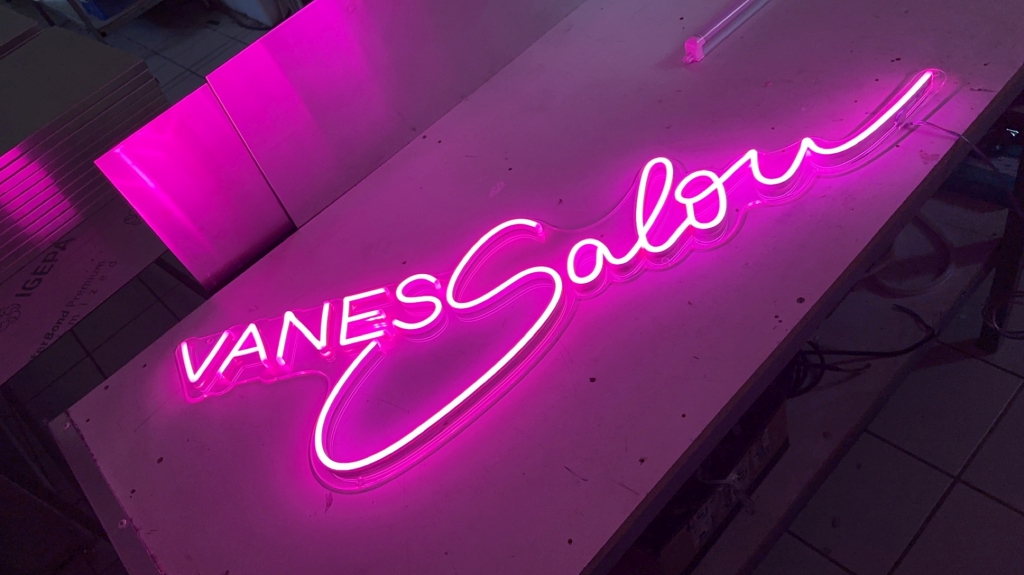 LED-Neon Schriftzüge
